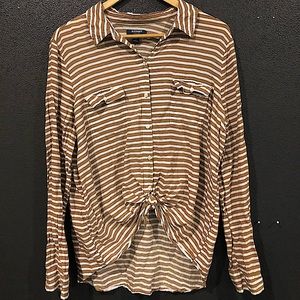 Extra large boyfriend dress shirt. Wrinkles come out easily. Knot optional.